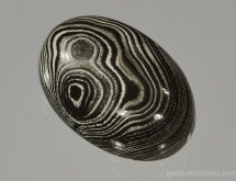 Black agate due to psilomelan inclusions