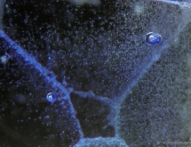 Gas bubbles in synthetic Verneuil sapphire