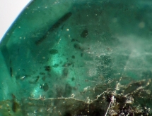 Biotite inclusions in emerald