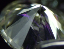 Flash effect in fracture-filled diamond