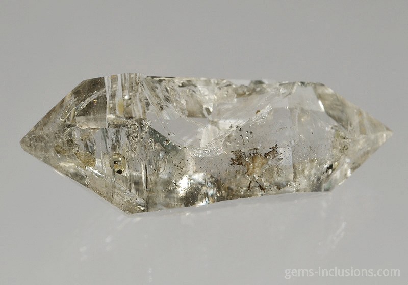 hydrocarbon-inclusions-quartz-3802.JPG