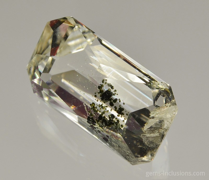chlorite-inclusions-quartz-1121.JPG