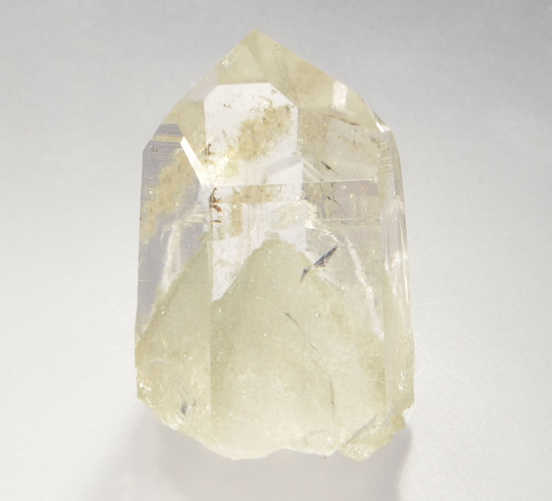 muscovite-inclusions-quartz-2245-1.JPG