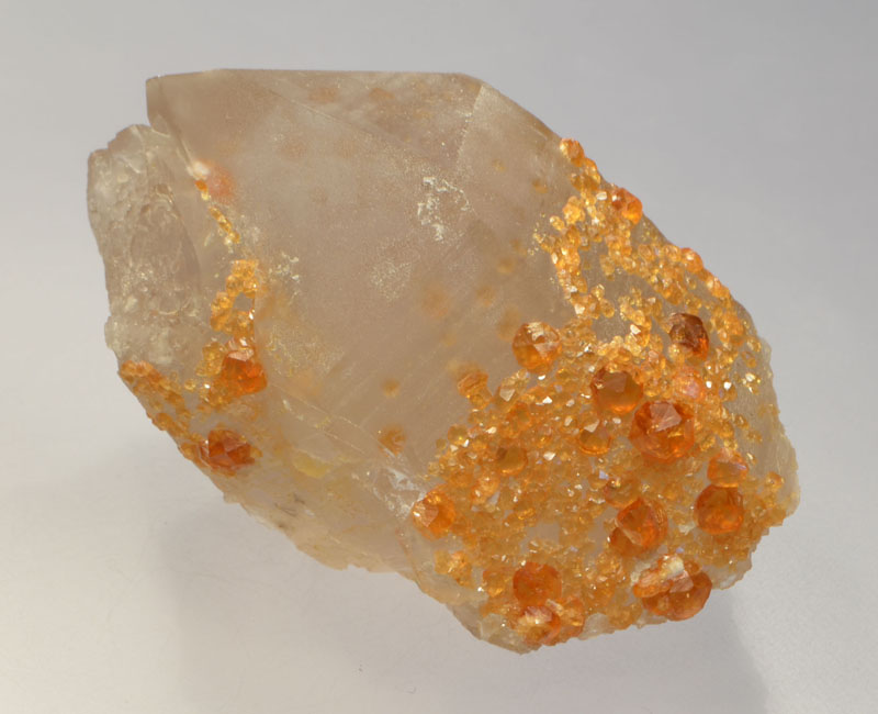 spessartine-inclusions-quartz-8437-5.JPG