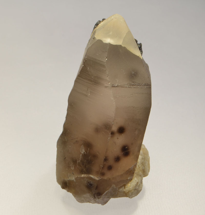 uraninite-inclusions-quartz-6895-1.JPG