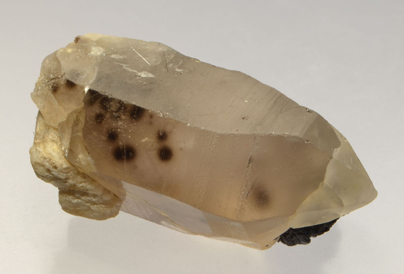 uraninite-inclusions-quartz-6895-4.JPG