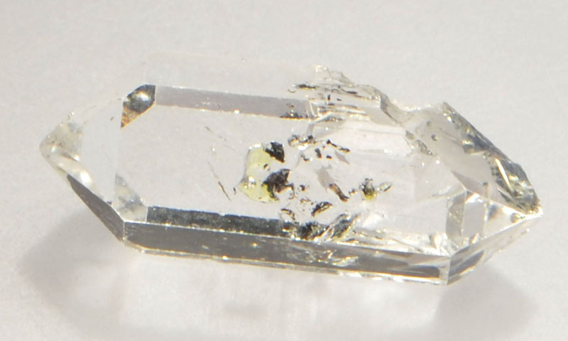 hydrocarbon-inclusions-quartz-180-1.JPG