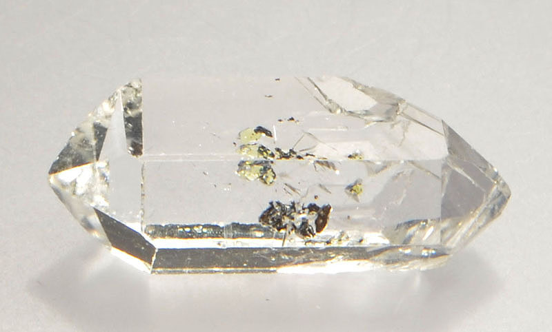 hydrocarbon-inclusions-quartz-180-2.JPG