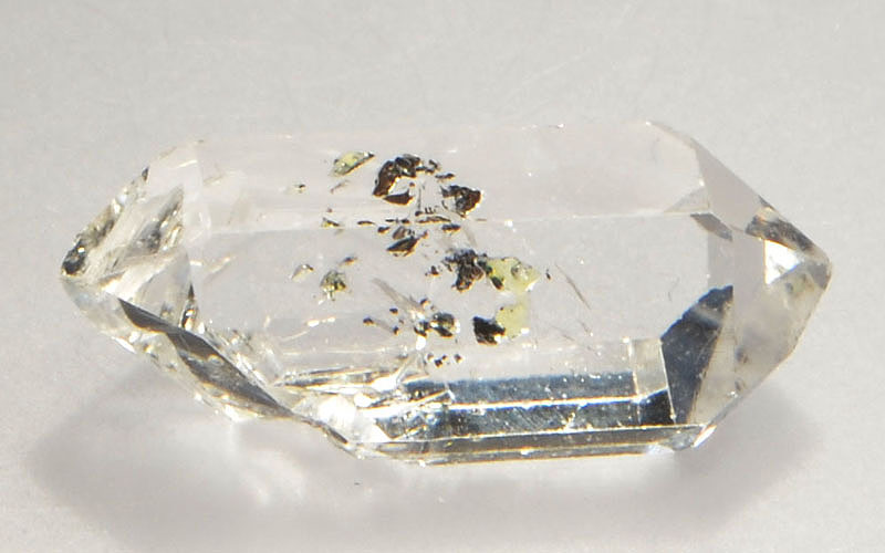 hydrocarbon-inclusions-quartz-180-3.JPG