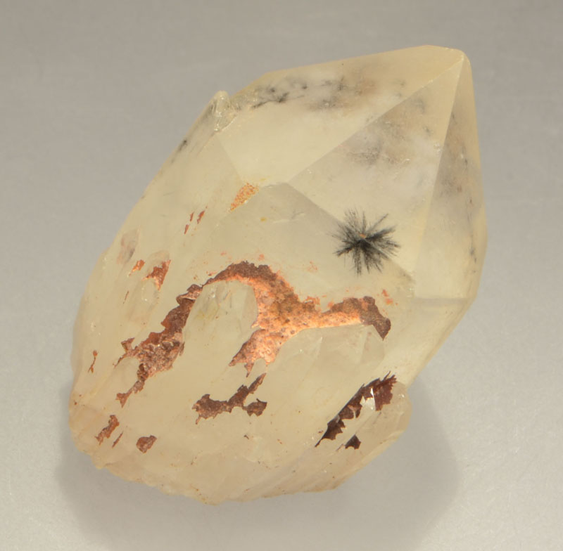 hollandite-inclusions-quartz-1186-1.JPG