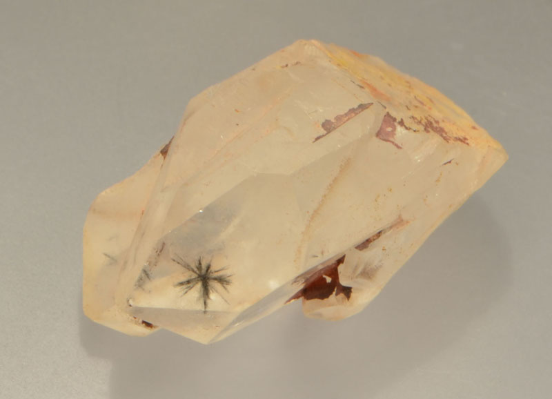 hollandite-inclusions-quartz-780-1.JPG